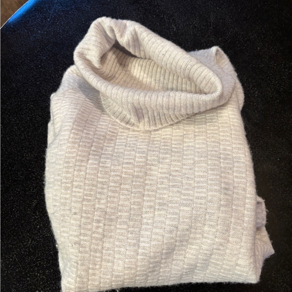 41 Hawthorn Light cream  Knit 100% cashmere Sweater size small